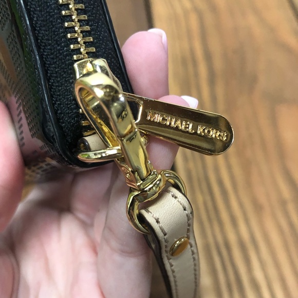 Michael Kors black wallet - Picture 10 of 11